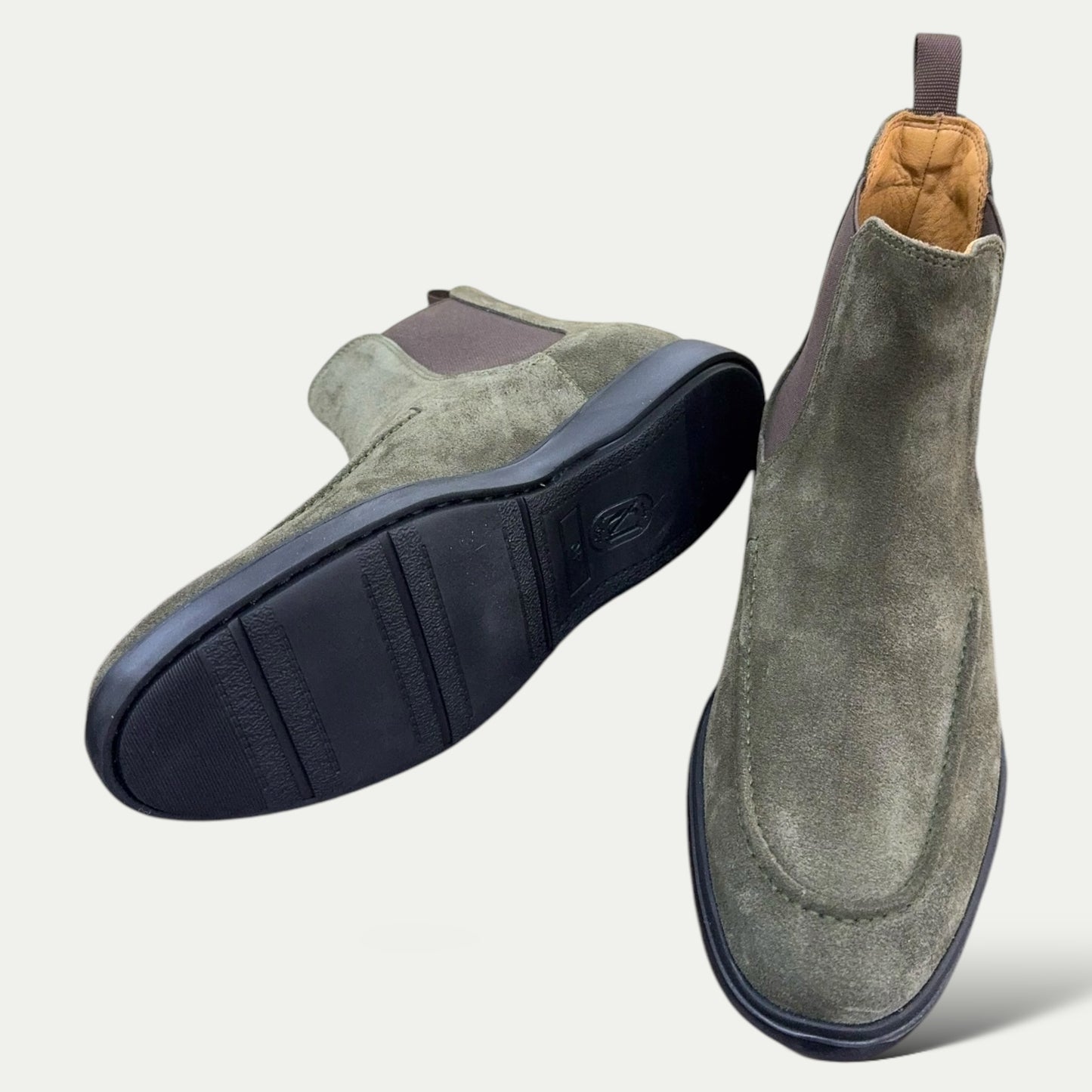 CHELSEA BOOTS EN DAIM VERT KAKI